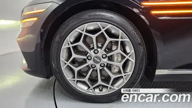 Genesis Electrified G80 2022 — Photo 5/20