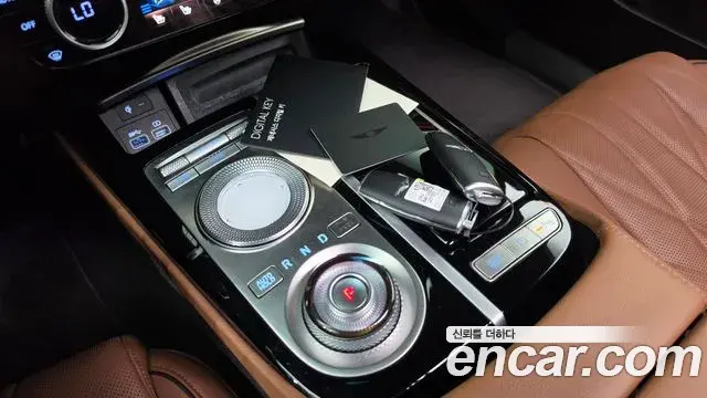 Genesis Electrified G80 2022 — Photo 9/20
