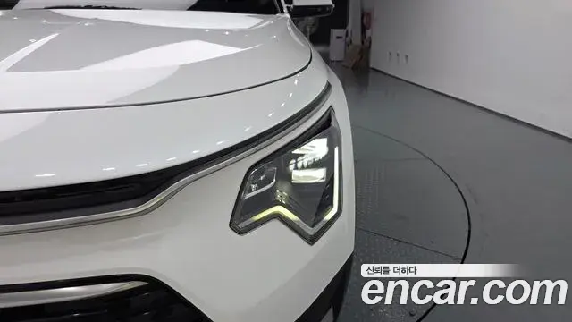 Kia Niro 2022 — ფოტო 17/30