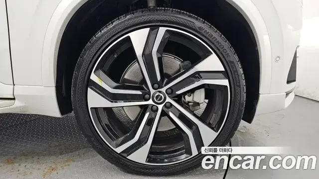 Volvo XC90 2020 — Şəkil 18/38