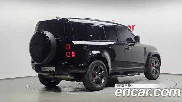 Land Rover Defender 2024 — Фото 1/20
