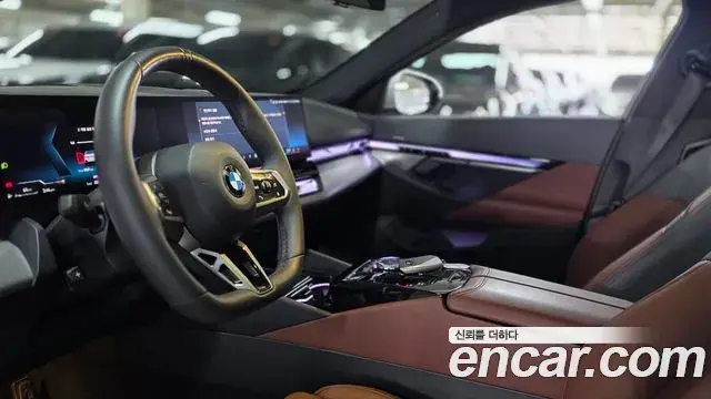 BMW 5 Series 2025 — Photo 10/11