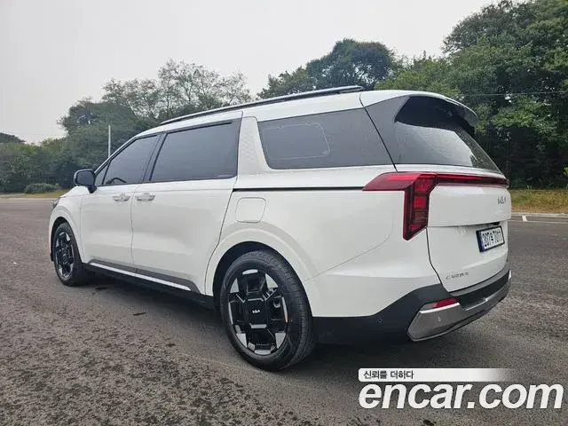 Kia Carnival 2024 — Photo 2/18