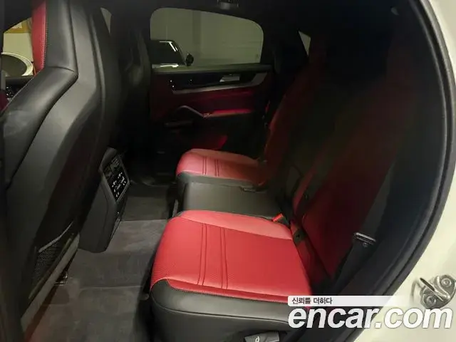 Porsche Cayenne 2025 — Фото 16/17