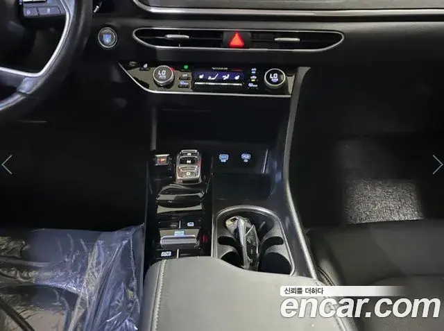 Hyundai Sonata 2022 — Photo 8/17