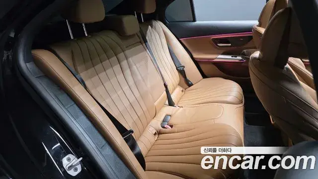 Mercedes-Benz E-Class 2024 — Photo 11/20