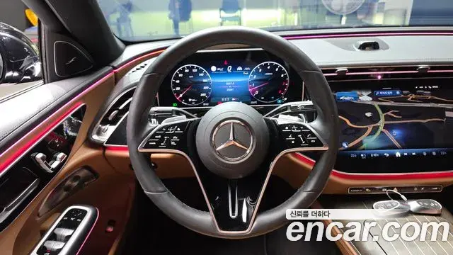Mercedes-Benz E-Class 2024 — Photo 13/20