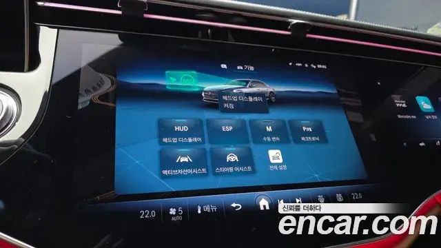 Mercedes-Benz E-Class 2024 — Photo 16/20