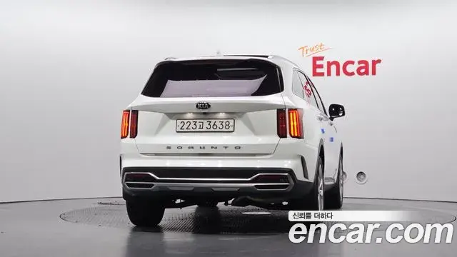 Kia Sorento 2021 — Фото 4/20