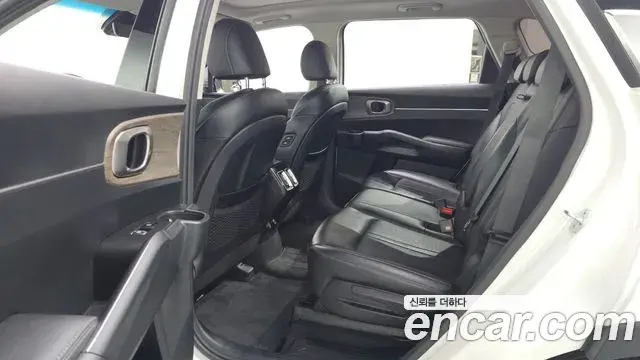 Kia Sorento 2021 — Фото 11/20