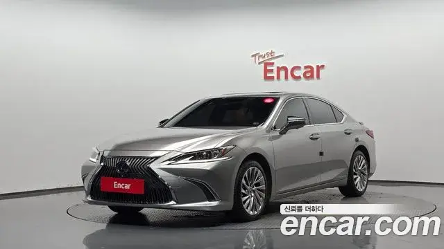 Lexus ES300h, 2021