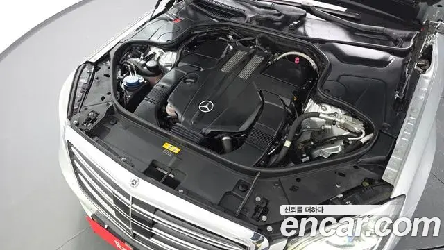 Mercedes-Benz S-Class 2019 — Photo 6/20