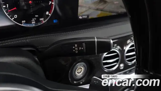 Mercedes-Benz S-Class 2019 — Photo 9/20