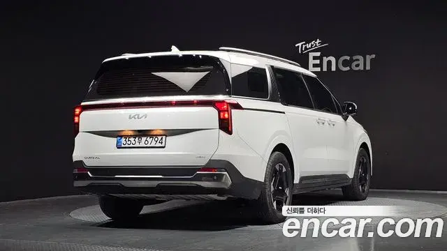 Kia Carnival 2025 — Photo 2/20