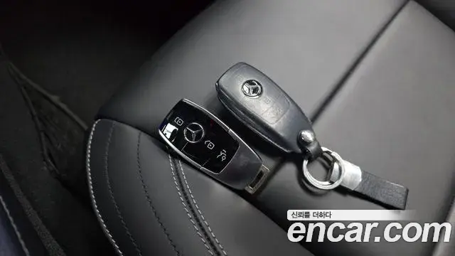 Mercedes-Benz E-Class 2019 — Şəkil 19/20