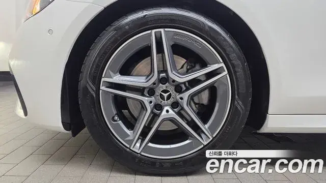 Mercedes-Benz E-Class 2023 — Photo 5/20