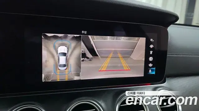 Mercedes-Benz E-Class 2023 — Photo 16/20