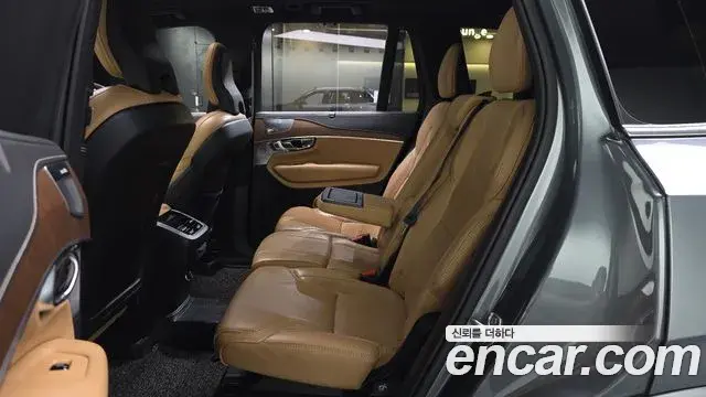Volvo XC90 2018 — Фото 12/20