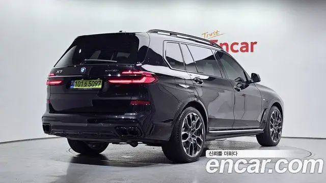 BMW X7 2024 — Photo 2/20