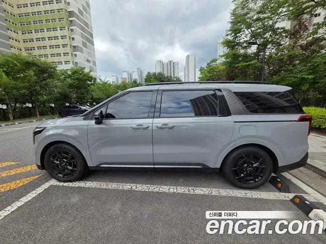 Kia Carnival 2025 — Photo 2/16