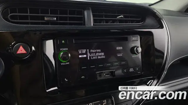 Toyota Prius C 2018 — Фото 16/20