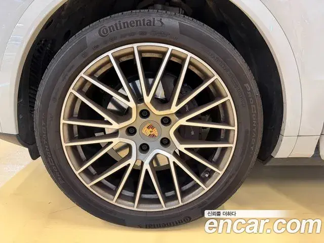 Porsche Cayenne 2023 — Şəkil 7/20