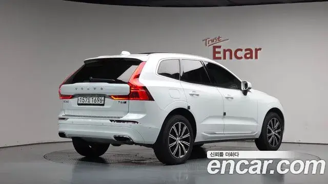 Volvo XC60 2020 — Фото 2/20