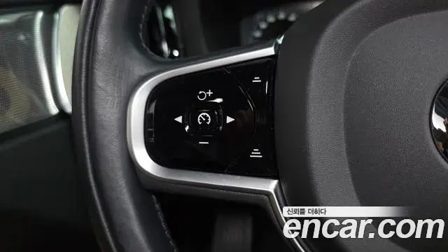 Volvo XC60 2020 — Фото 18/20