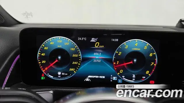 Mercedes-Benz GLB-Class 2022 — Photo 8/20