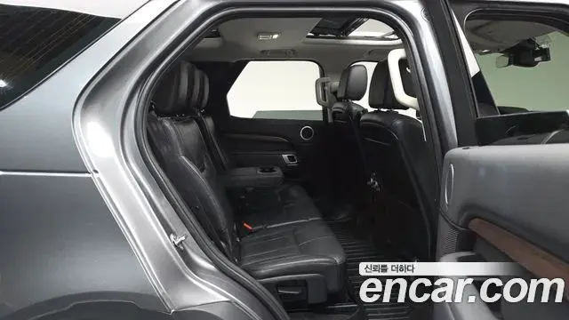 Land Rover Discovery 5 2018 — Şəkil 11/20