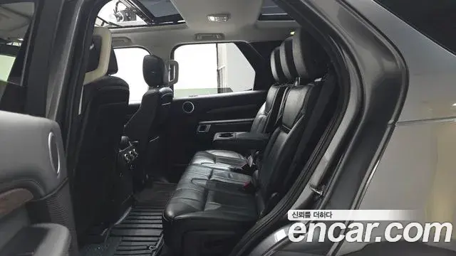 Land Rover Discovery 5 2018 — Şəkil 12/20