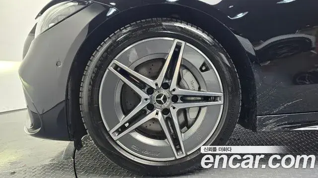 Mercedes-Benz C-Class 2025 — Photo 5/20