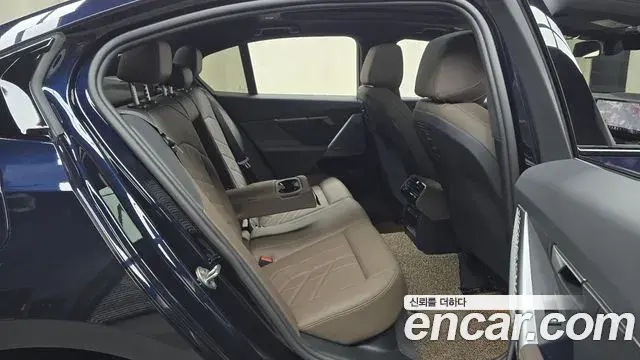 BMW 5 Series 2024 — Photo 11/20