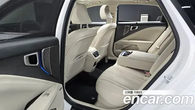 Kia K8 2025 — Photo 10/20