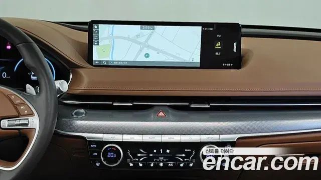 Genesis Electrified G80 2022 — Photo 14/20