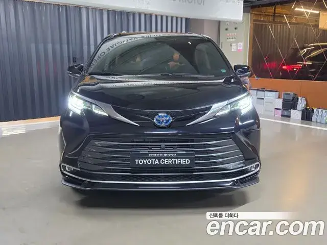 Toyota Sienna 2024 — Photo 2/19