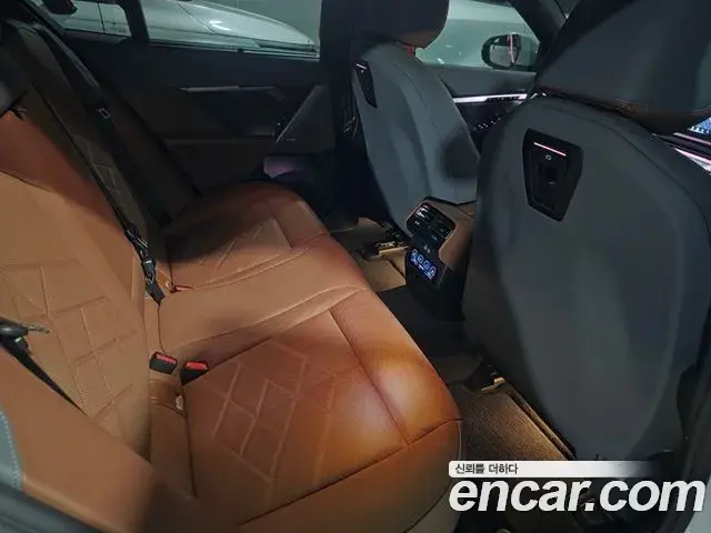 BMW 5 Series 2025 — Şəkil 9/20