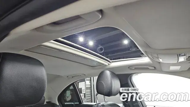 Mercedes-Benz C-Class 2018 — Şəkil 19/20