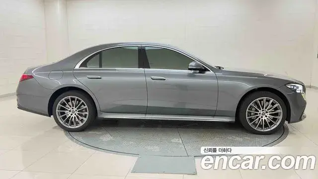 Mercedes-Benz S-Class 2025 — Photo 5/20