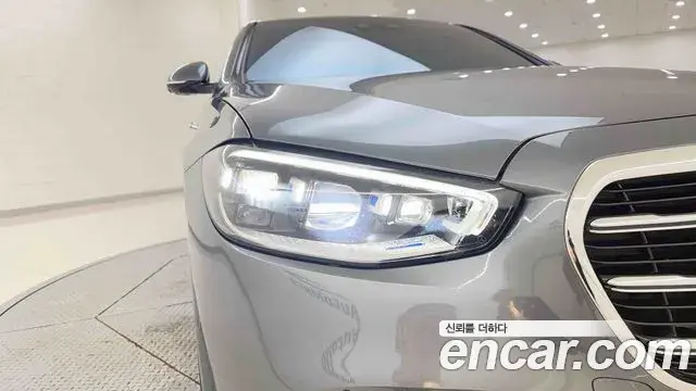 Mercedes-Benz S-Class 2025 — Photo 8/20