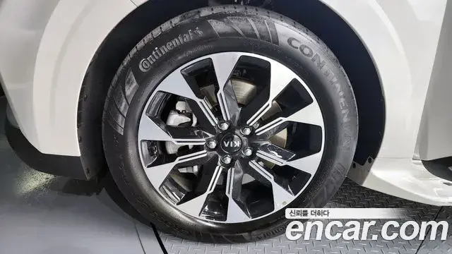 Kia Carnival 2021 — Фото 5/20