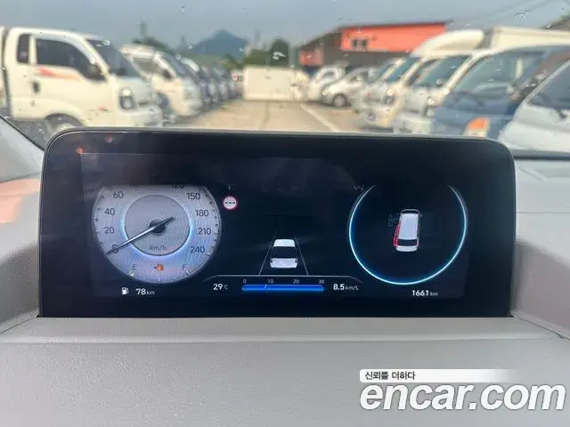 Hyundai Staria 2023 — Photo 6/20
