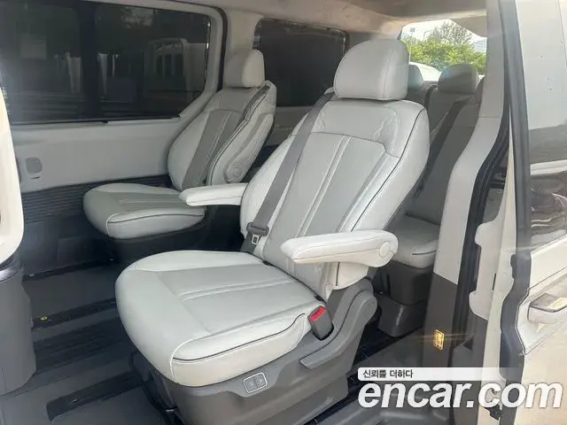 Hyundai Staria 2023 — Photo 17/20