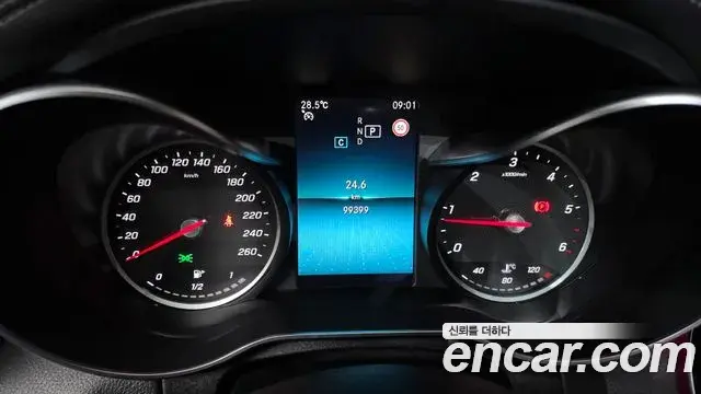 Mercedes-Benz C-Class 2019 — Photo 3/20