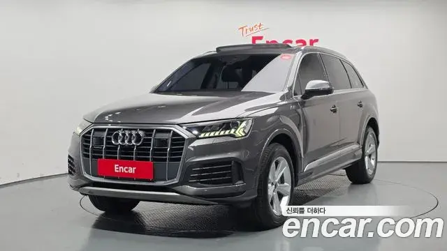 Audi Q7 2021 — Photo 1/20