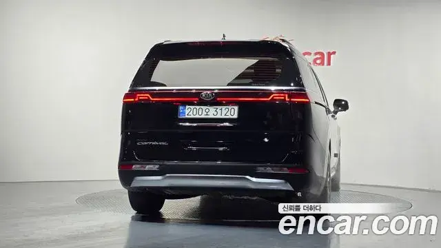 Kia Carnival 2021 — Photo 3/13