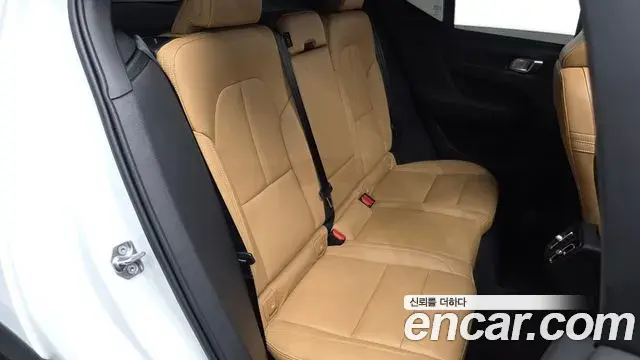 Volvo XC40 2020 — ფოტო 20/20