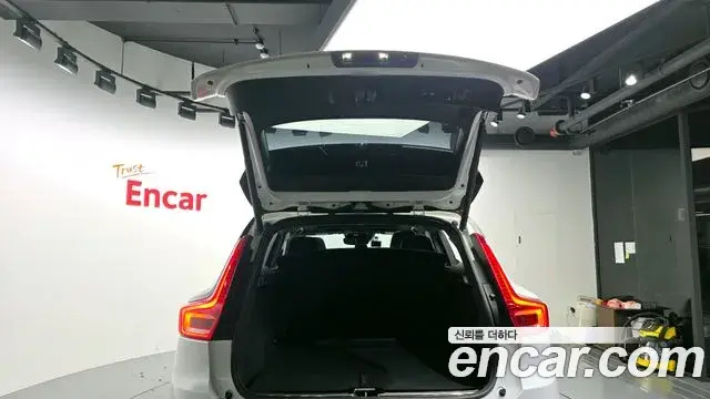 Volvo XC40 2019 — Photo 6/19