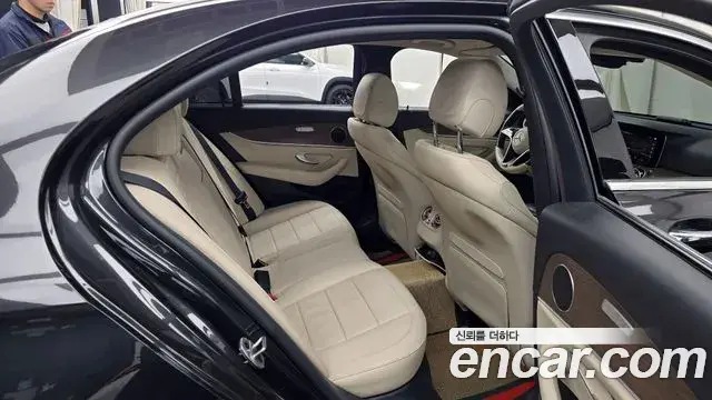 Mercedes-Benz E-Class 2021 — Photo 2/20