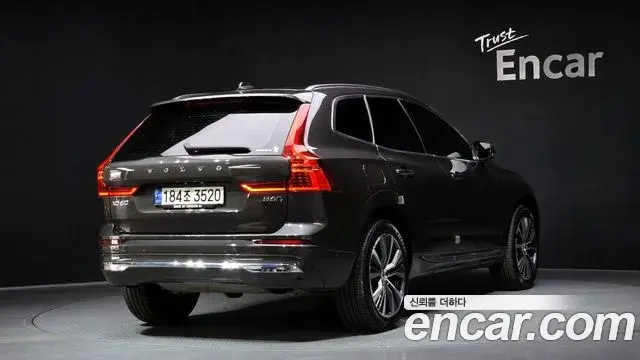 Volvo XC60 2022 — Photo 2/20